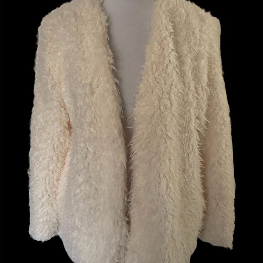 Fuzzy cozy cream faux sherpa y2k cardigan coverup Charlotte Russe, size M